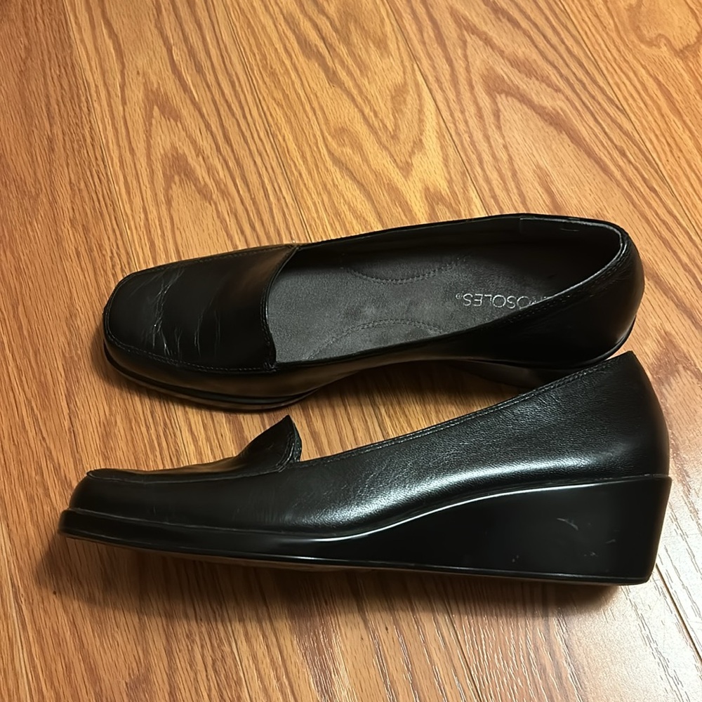 Shoes - Picture 2 of 3